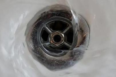 Zincir markette lavabo açıcı faciası! Bomba gibi patladı; 6 yaralı