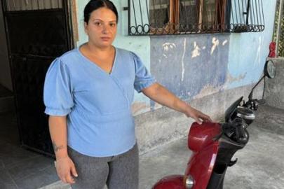 Adana’da anne ve 2 çocuğu ölümden döndü! Ehliyetsiz sürücü dehşeti kamerada: Tehdit iddiası