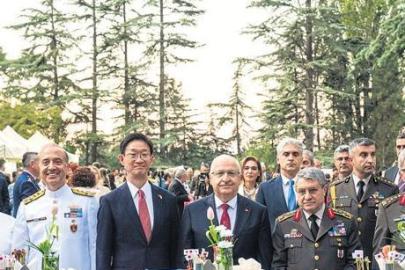 Askeri diplomaside iş birliği