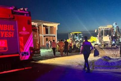 Büyükçekmece’de toprak kayması! 2 işçi göçük altında kaldı