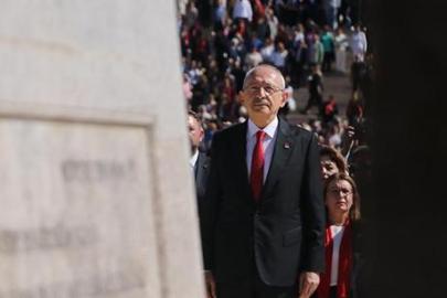 CHP'nin 103. kuruluş yıl dönümünde Kılıçdaroğlu'ndan Anıtkabir'e ziyaret