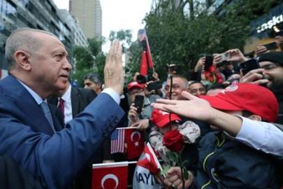 Cumhurbaşkanı Erdoğan, ABD'deki Türkevi'ne girişinde sevgi gösterileriyle karşılandı