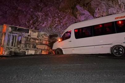 Giresun'da minibüs ile kamyonetin çarpıştığı kazada 23 kişi yaralandı