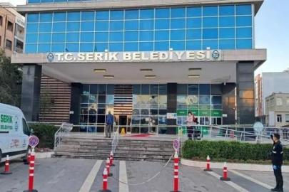 Serik Belediyesi'ne 'dolandırıcılık' ve 'evrakta sahtecilik' operasyonu! WhatsApp yazışmaları sonrası 4 tutuklama