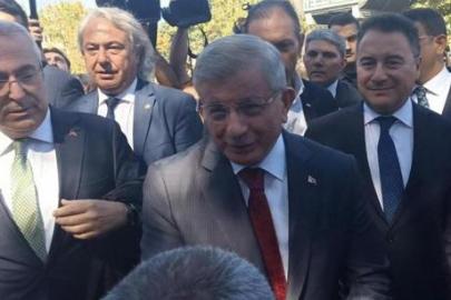 Son dakika... Ahmet Davutoğlu adliyede! ‘Cumhurbaşkanına hakaret’ suçlamasıyla ifade verdi