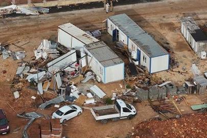 Antalya'daki hortum faciasında 4 işçi yaşamını yitirdi! Konteynerde birlikte derbiyi izliyorlardı
