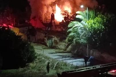 Aydın'da çıkan yangında ev kül oldu, 4 kişilik aile zor kurtuldu