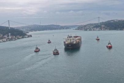 Boğaz'da kritik geçiş: Nelsa tankeri nedeniyle gemi trafiği kapatıldı