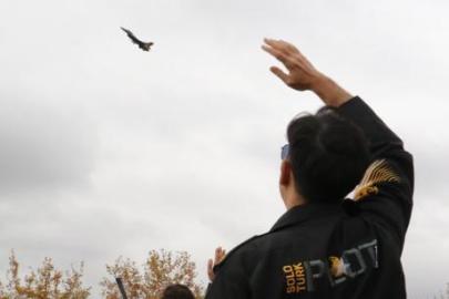 Eskişehir'de SOLOTÜRK nefes kesti! Binlerce kişi Sazova Parkı'na akın etti