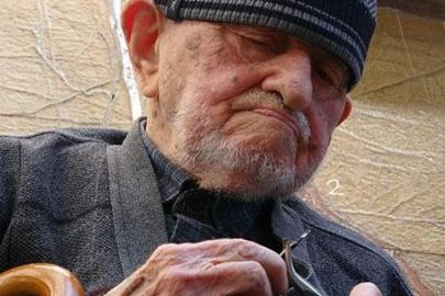 Evine gidip 1 saat yalvardılar, 97 yaşında işine geri döndü: Şehirde tek