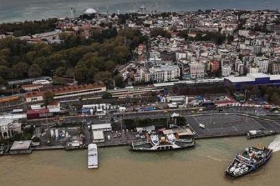 İstanbul Boğazı'nın kıyı kesimlerinde denizin rengi kahverengiye döndü