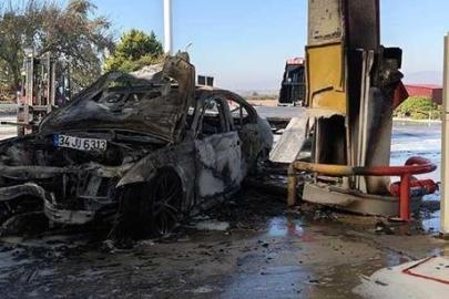 İzmir'de feci kaza! Akaryakıt pompasına çarpan otomobil alev aldı