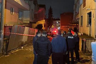 Kocaeli'de metruk binanın balkonu yıkıldı! Bir bina tedbiren boşaltıldı