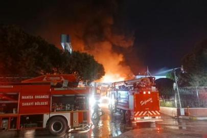 Manisa OSB'de korkutan yangın! Akü fabrikasında yangın çıktı