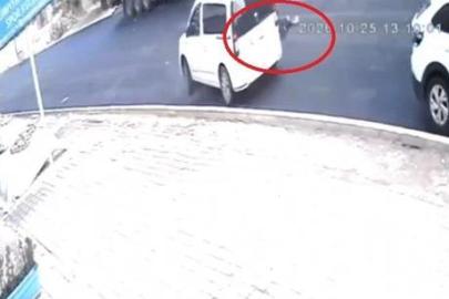 Mardin'de otomobil önce araca sonra çocuğa çarptı! Korkunç kaza kamerada