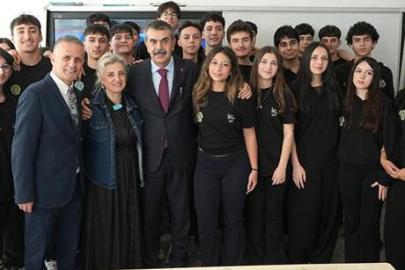 Milli Eğitim Bakanı Yusuf Tekin Kadıköy ve Beşiktaş'ta öğrencilerle buluştu