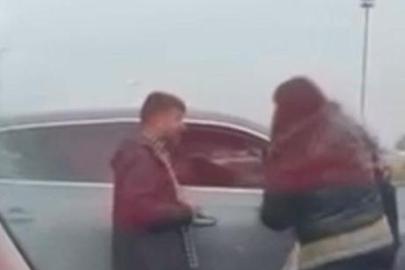 Otoyolda inanılmaz görüntüler! Sürücüler birbirine girdi