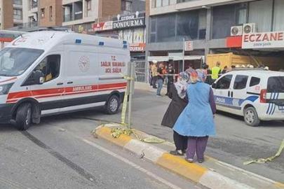 Son dakika.. Pendik'te hafriyat kamyonu eczaneye daldı! Yaralılar var