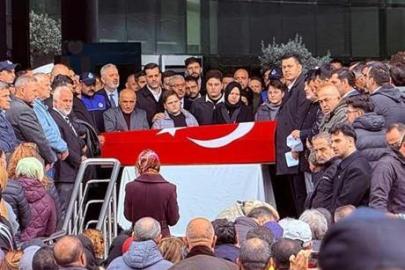 Üsküdar Belediye Başkan Vekili Gültekin için belediye binası önünde program düzenlendi